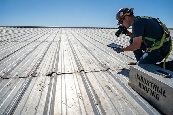 Manutenção de Telhados Metálicos